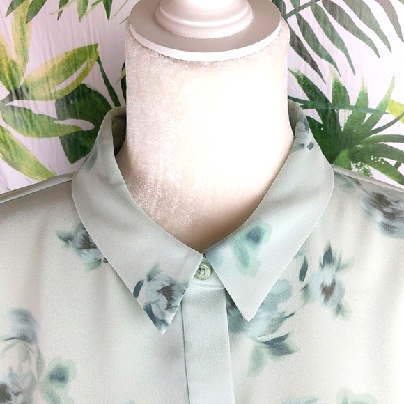 NWT Alfani Seafoam Green Floral Button Down Blouse (Size: Medium) - Picture 3 of 15